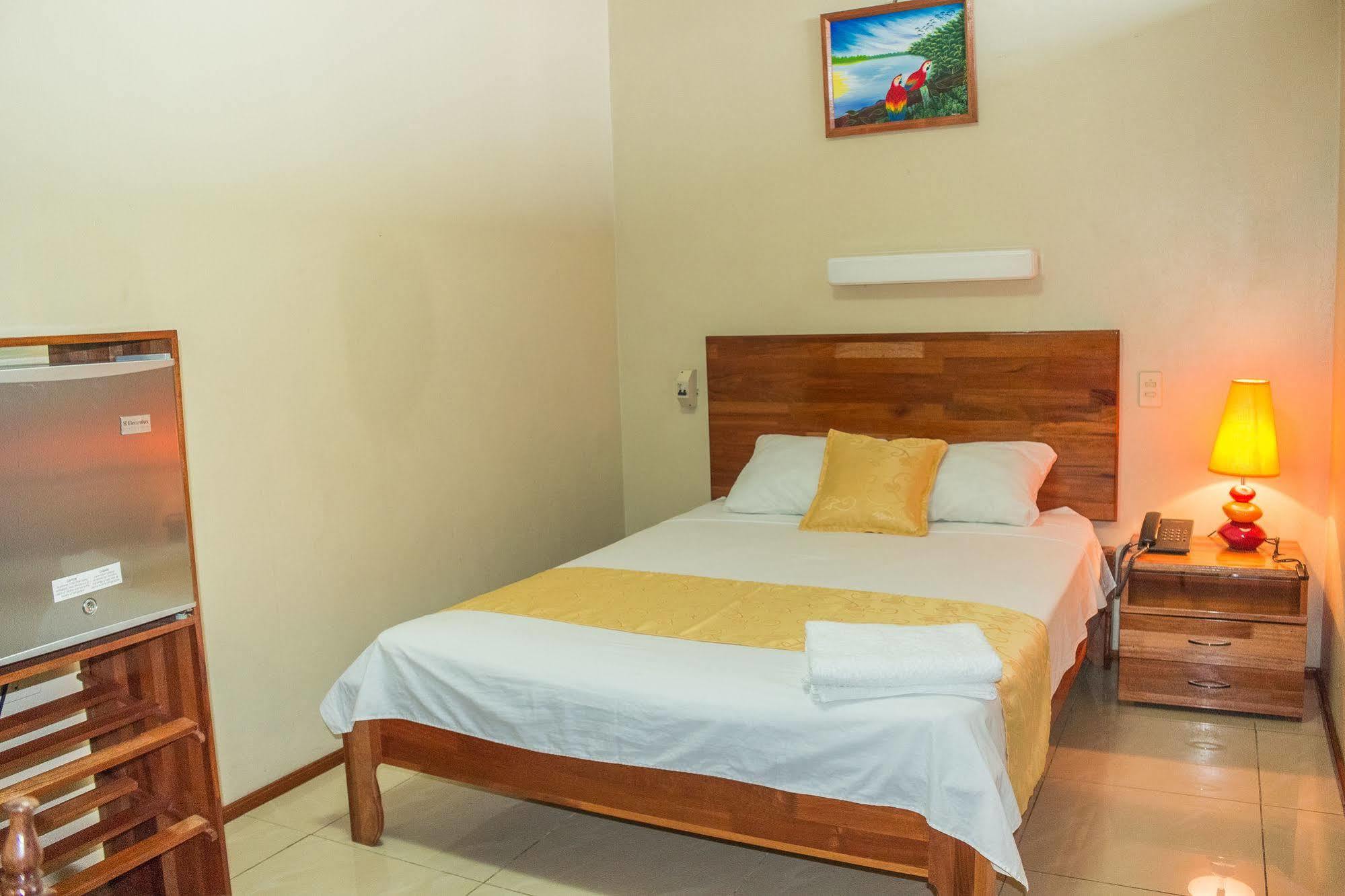 Hotel Golden Star Икитос Экстерьер фото