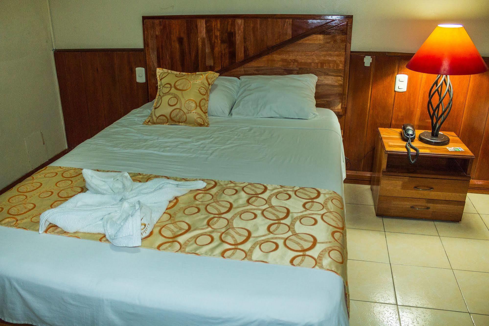 Hotel Golden Star Икитос Экстерьер фото