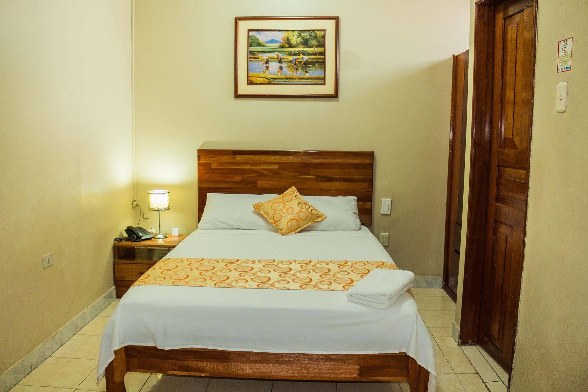 Hotel Golden Star Икитос Экстерьер фото